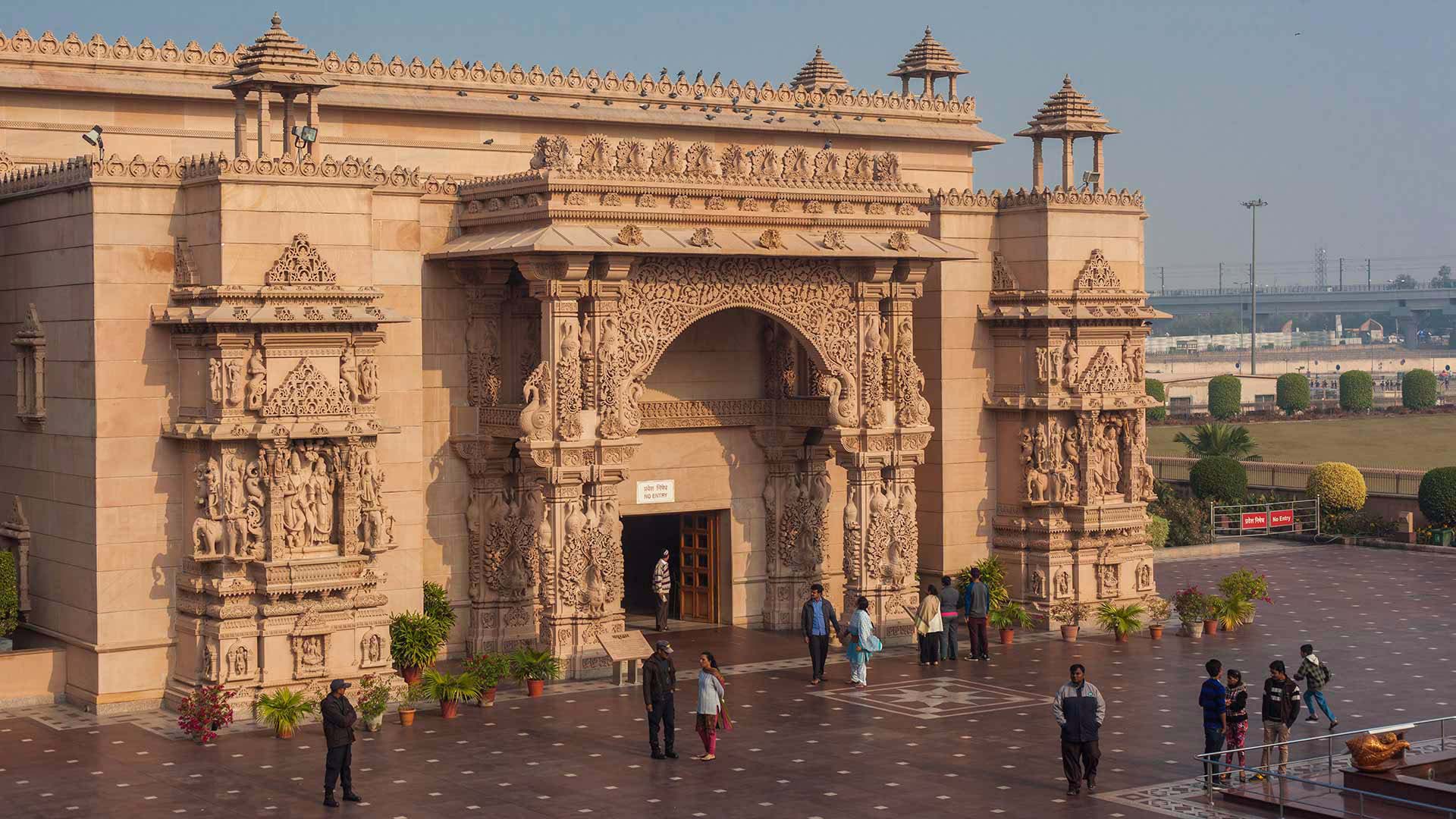 Akshardham temple - beautiful temples around delhi